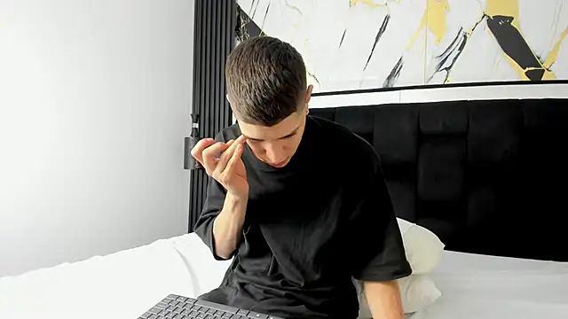 Snapshot of Dei_v_48 chatting on 8, 3, 2025 Dei v 48 online show from 8, 3, 2025