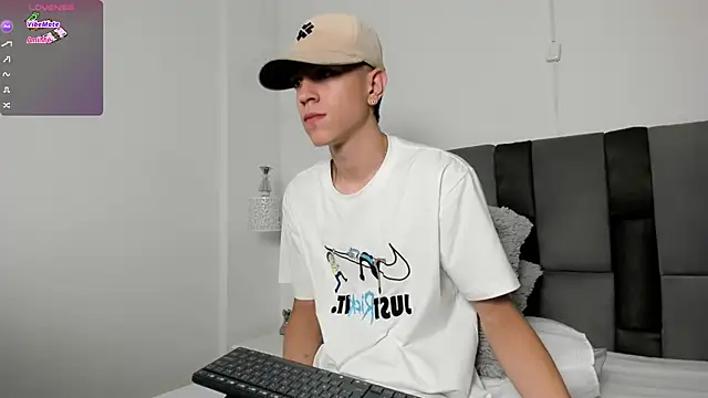 Snapshot of Dei_v_48 chatting on 10, 3, 2025 Dei v 48 online show from 10, 3, 2025