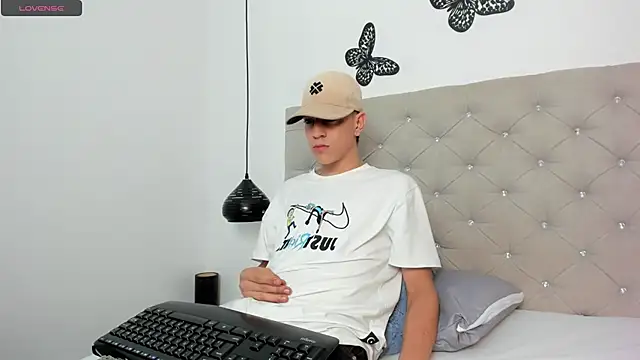 Snapshot of Dei_v_48 chatting on 11, 3, 2025 Dei v 48 online show from 11, 3, 2025