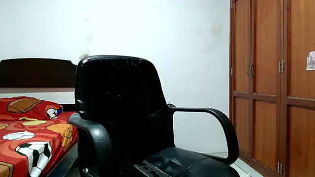 Snapshot of Dei_v_48 chatting on 15, 11, 2025 Dei v 48 online show from 15, 11, 2025