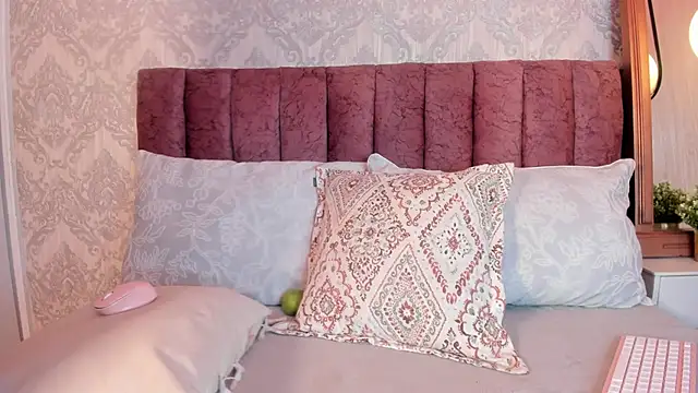 tiffany becker online show from 25, 9, 2025