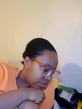 Snapshot of madamsensuale chatting on 2, 3, 2025 madamsensuale online show from 2, 3, 2025