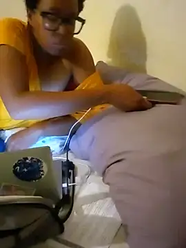 Snapshot of madamsensuale chatting on 2, 11, 2025 madamsensuale online show from 2, 11, 2025