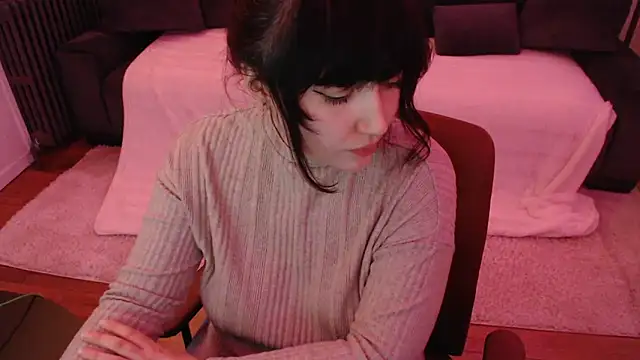 Lynylou online show from 6, 12, 2024