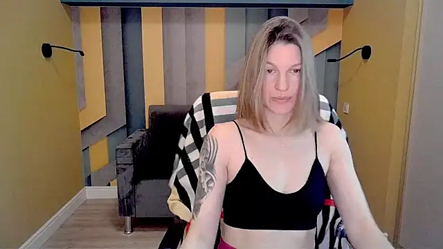 EmilyWalkeri online show from 24, 2, 2025