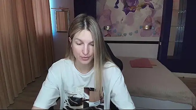 Snapshot of EmilyWalkeri chatting on 16, 6, 2026 EmilyWalkeri online show from 16, 6, 2026