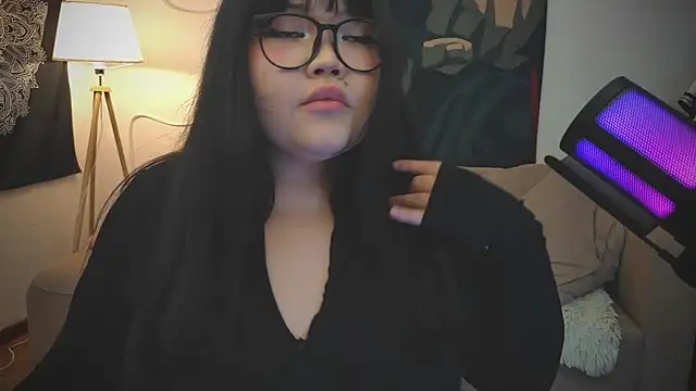 LeyaKan online show from 2, 2, 2025