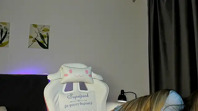 Snapshot of elliediaz chatting on 23, 9, 2025 elliediaz online show from 23, 9, 2025