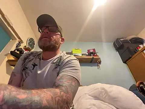 Tattooednakedguy online show from 4, 4, 2026