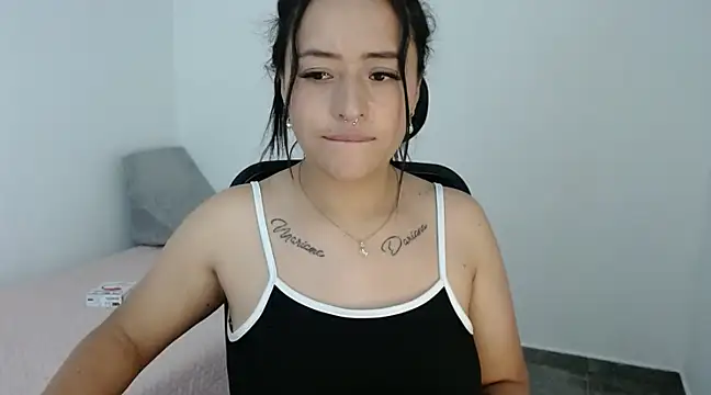 Snapshot of jjulietha95 chatting on 4, 12, 2024 jjulietha95 online show from 4, 12, 2024