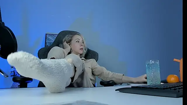 LylithSkye online show from 2, 2, 2025