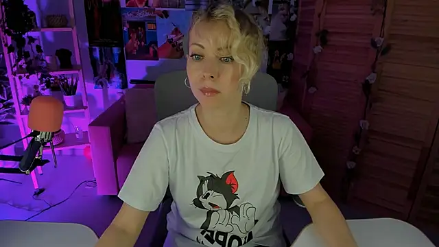 LylithSkye online show from 6, 3, 2025