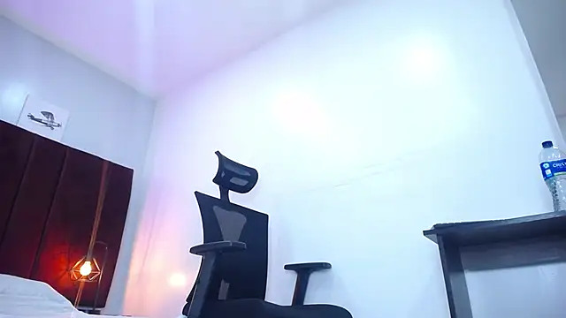 Anthonelaa   online show from 23, 1, 2025