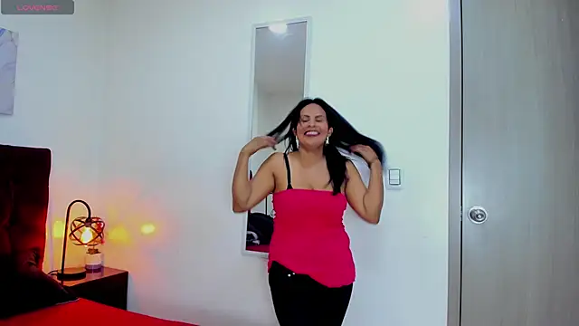 Anthonelaa   online show from 25, 11, 2025