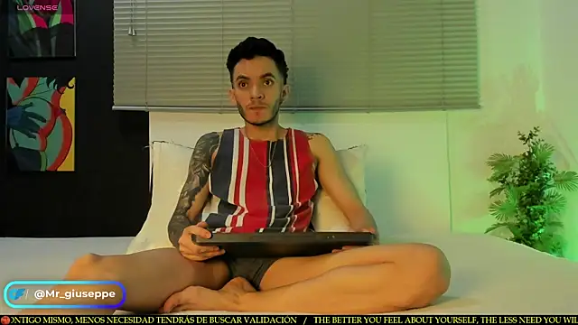 Tylergiuseppe  online show from 26, 9, 2025