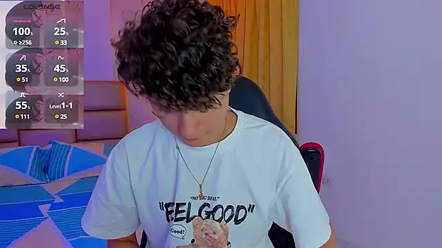 Snapshot of Nathan_Bluee chatting on 4, 1, 2025 Nathan Bluee online show from 4, 1, 2025