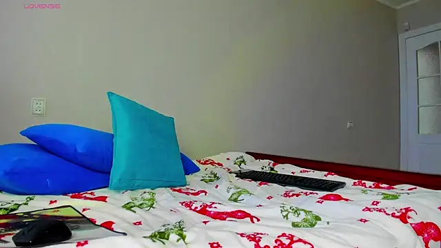  Luna Ly online show from 1, 1, 2025