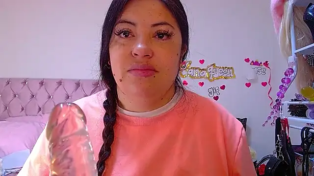 Snapshot of lanaqueen699 chatting on 8, 7, 2026 lanaqueen699 online show from 8, 7, 2026
