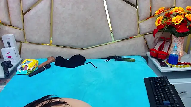 NaomyPrinces online show from 16, 2, 2025