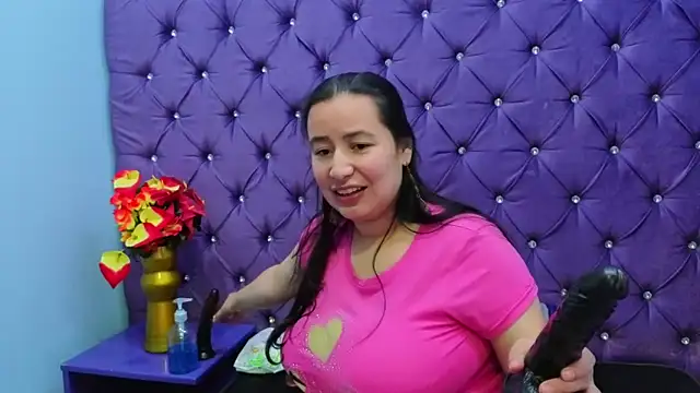 NaomyPrinces online show from 6, 10, 2025