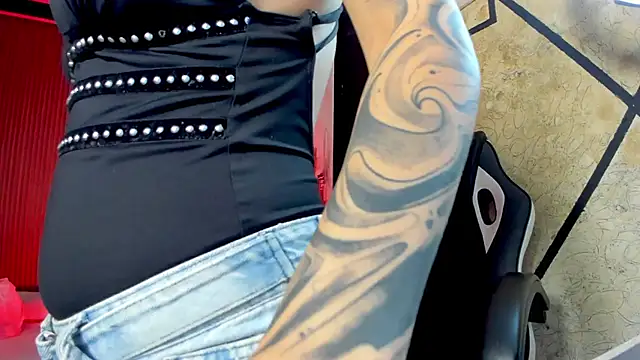 Melany Luv online show from 4, 12, 2025