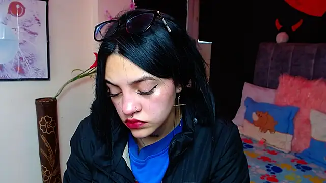 Violettasquirt online show from 22, 11, 2025