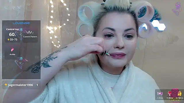 Snapshot of JewellKiss7 chatting on 26, 11, 2025 JewellKiss7 online show from 26, 11, 2025