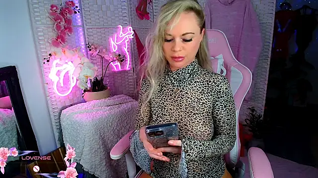 EllieKarrX online show from 12, 12, 2024