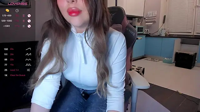 Snapshot of wwildfox chatting on 6, 3, 2025 wwildfox online show from 6, 3, 2025