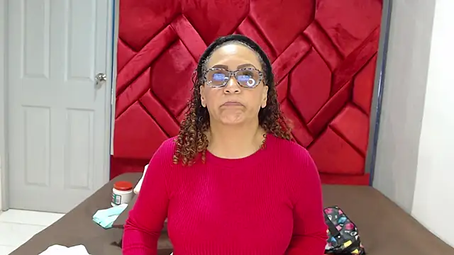 EvaMills1 online show from 24, 2, 2025