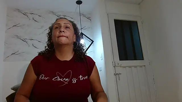 EvaMills1 online show from 22, 11, 2025