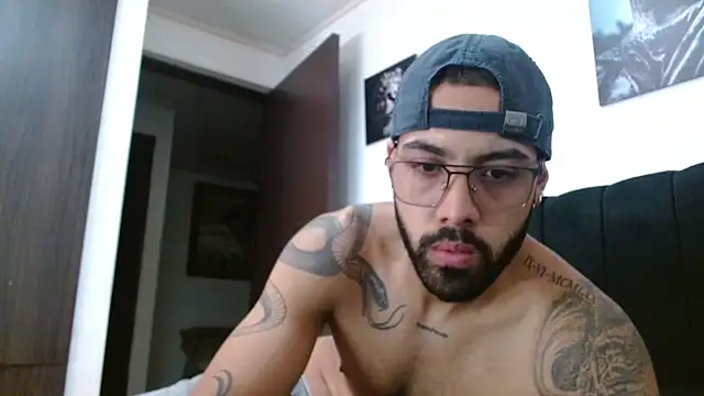 Snapshot of Hendry_ chatting on 8, 3, 2025 Hendry online show from 8, 3, 2025