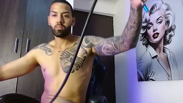 Snapshot of Hendry_ chatting on 8, 10, 2025 Hendry online show from 8, 10, 2025