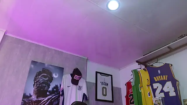 Snapshot of Hendry_ chatting on 18, 12, 2025 Hendry online show from 18, 12, 2025