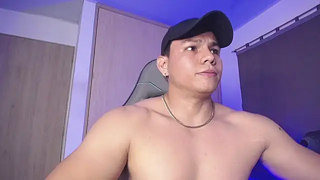 Snapshot of RoyConstance chatting on 7, 3, 2025 RoyConstance online show from 7, 3, 2025