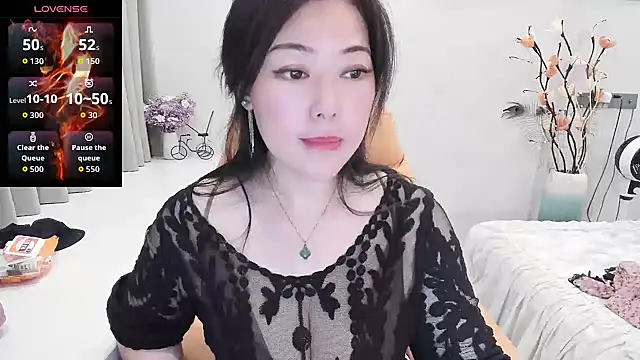 Crystal Wings online show from 10, 9, 2025