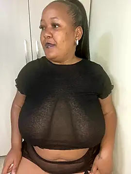 Snapshot of Missmoox24 chatting on 21, 10, 2025 Missmoox24 online show from 21, 10, 2025