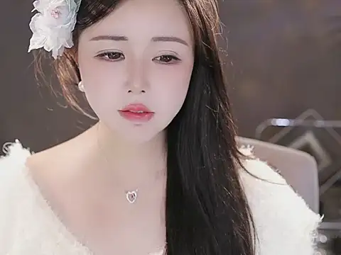 Qiaoqiao  online show from 3, 12, 2025