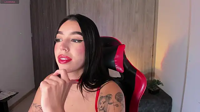 Snapshot of zoee_jackson chatting on 6, 2, 2026 zoee jackson online show from 6, 2, 2026