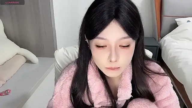 Snapshot of Q-ing chatting on 4, 12, 2024 Q-ing online show from 4, 12, 2024