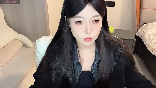 Snapshot of Q-ing chatting on 13, 12, 2024 Q-ing online show from 13, 12, 2024