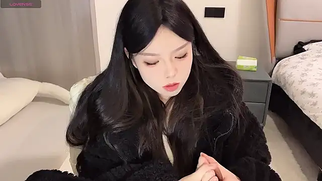 Snapshot of Q-ing chatting on 25, 12, 2024 Q-ing online show from 25, 12, 2024