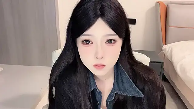 Snapshot of Q-ing chatting on 3, 1, 2025 Q-ing online show from 3, 1, 2025