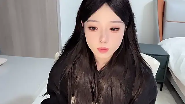 Snapshot of Q-ing chatting on 4, 1, 2025 Q-ing online show from 4, 1, 2025