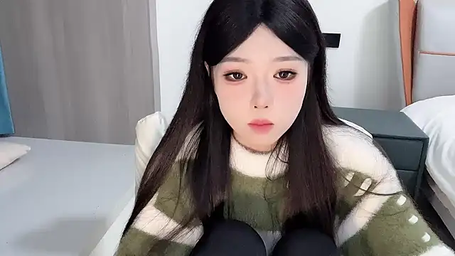 Snapshot of Q-ing chatting on 7, 1, 2025 Q-ing online show from 7, 1, 2025