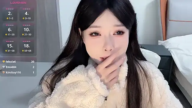 Snapshot of Q-ing chatting on 10, 1, 2025 Q-ing online show from 10, 1, 2025