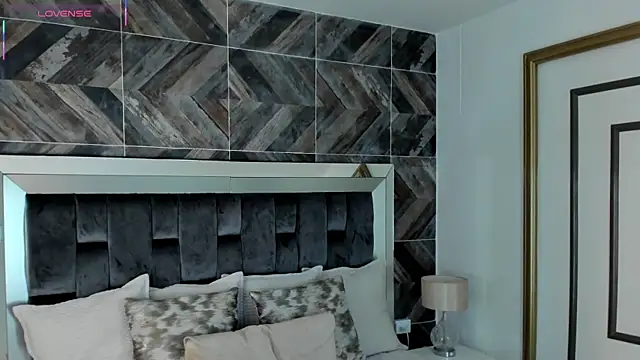 TaniaSmith1 online show from 14, 9, 2025