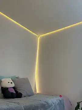 AmmyCollinsW online show from 18, 4, 2026