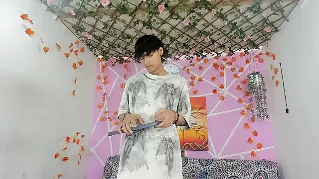 Fresahot2005 online show from 19, 12, 2025