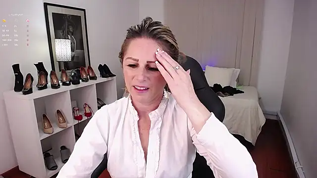 Snapshot of Victoria_collins_1 chatting on 31, 12, 2024 Victoria collins 1 online show from 31, 12, 2024